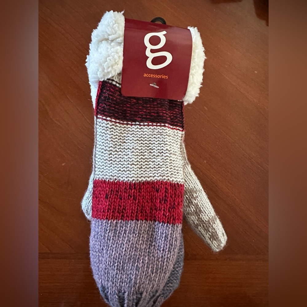 Women’s mittens, new with tags